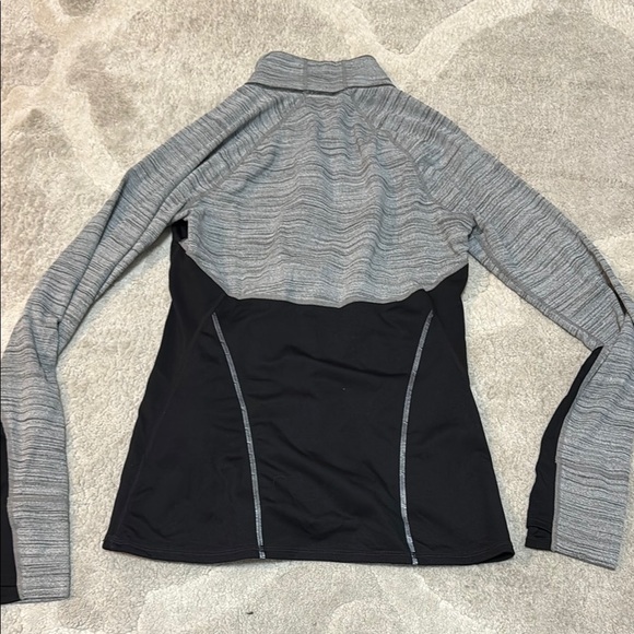 Athleta Fitted Raglan Top Black Gray Zippered - Picture 4 of 4
